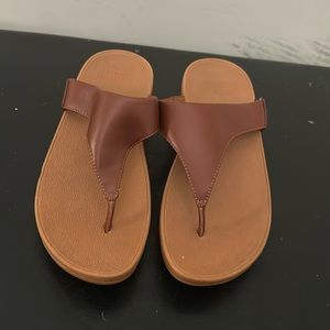 Fitflop Women's LuLu Thong sandal Size 6 Brown Leather